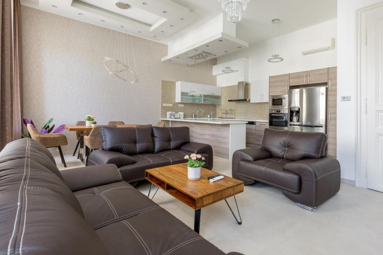 Luxury Dream At The Basilica 3br/2bath Apartment *