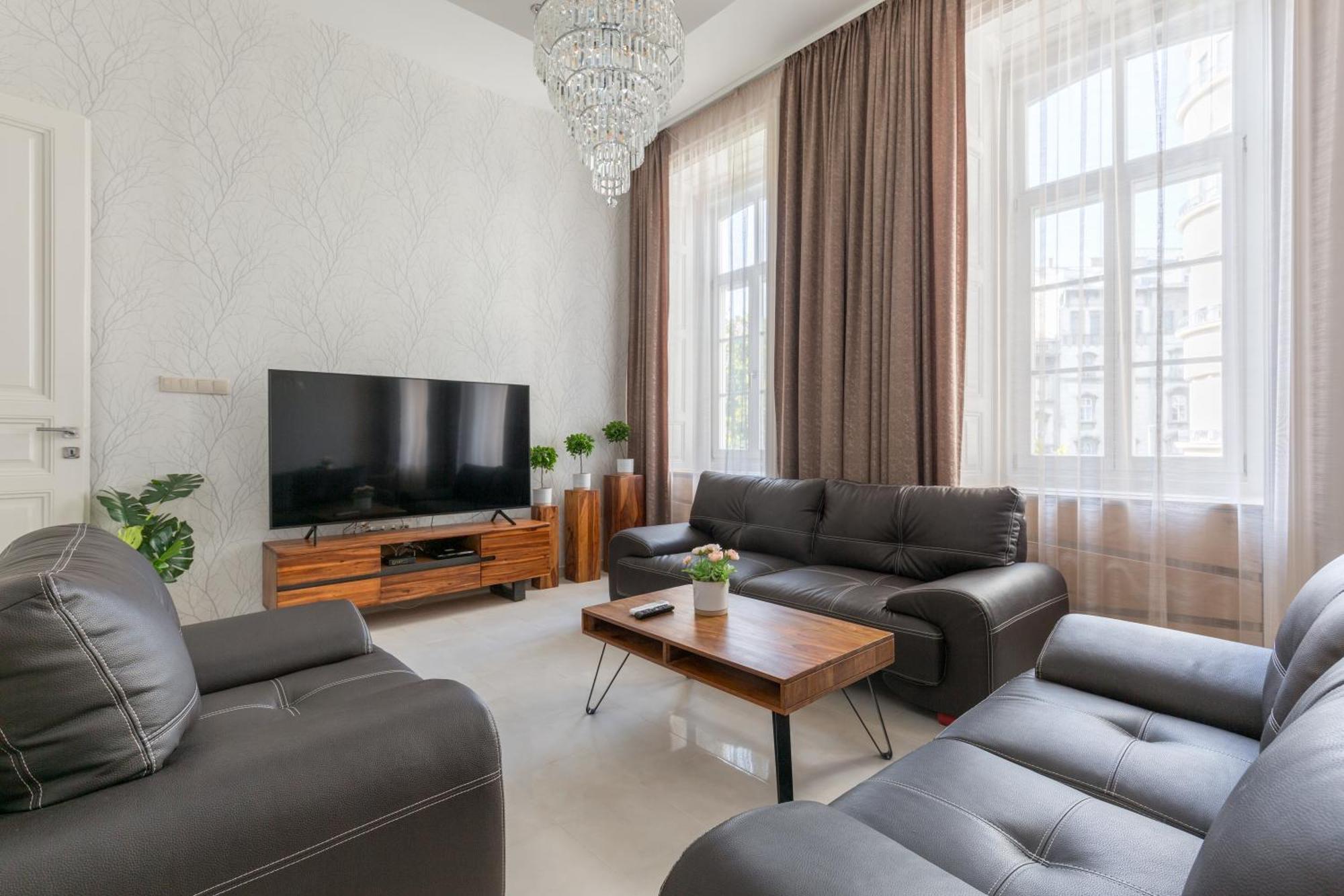 Luxury Dream At The Basilica 3br/2bath Budapest